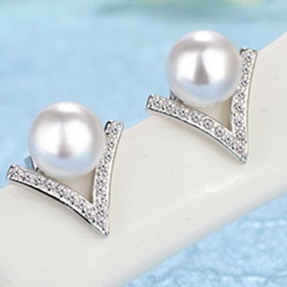 Silver V-shaped White Pearl & CZ Stud Earrings - Picture 3 of 7